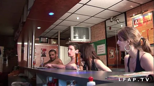 Videos grandes 2 jovencitas y guapas francesas se van a desmontar en un club libertino frescos