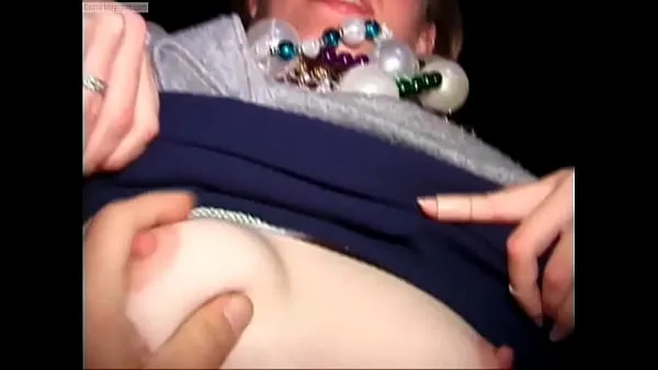 Isoja Blonde Flashes Tits And Strangers Touch tuoretta videota