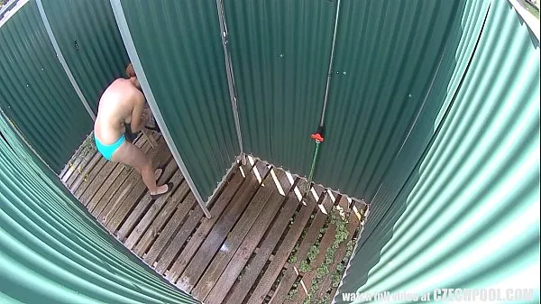 Stora Chubby Girl Caught in Public Shower färska videor