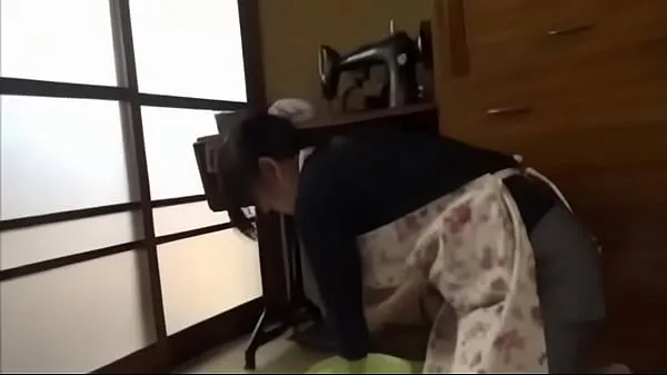 大Japanese old man and not his daughter in law the nurse新鲜的视频