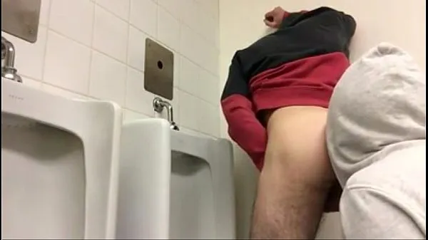 Stora 2 guys fuck in public toilets färska videor