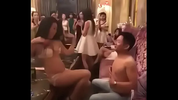 大Sexy girl in Karaoke in Cambodia新鲜的视频