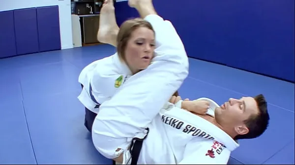 Veliki Horny Karate students fucks with her trainer after a good karate session sveži videoposnetki