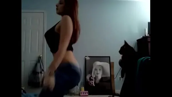 Veliki Millie Acera Twerking my ass while playing with my pussy sveži videoposnetki