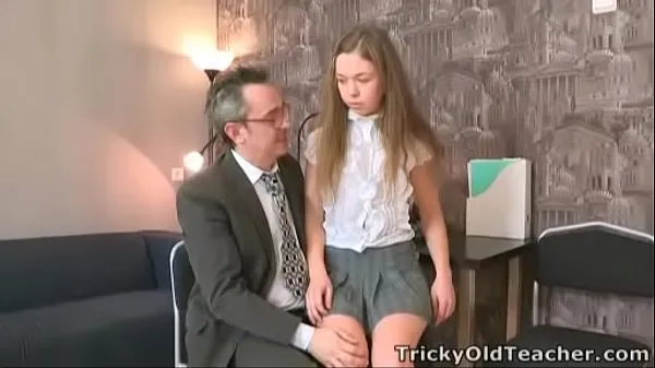 Čerstvá videa Tricky Old Teacher - Sara looks so innocent velké