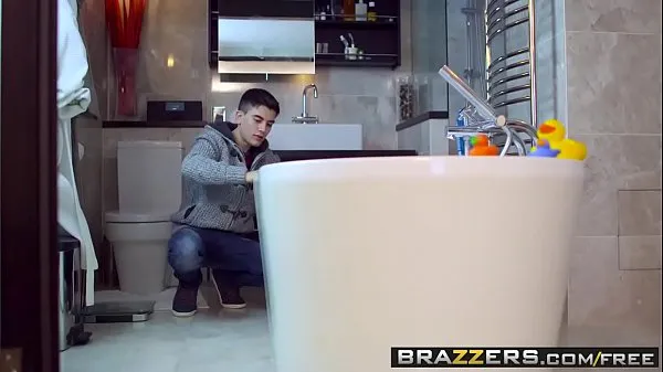Video besar Brazzers - Got Boobs - Leigh Darby Jordi El Polla - Bathing Your Friends Dirty Mama segar