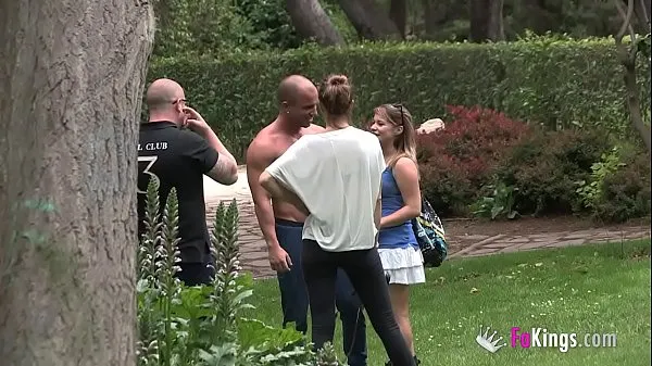 Čerstvá videa Being famous is great: Antonio finds and fucks a blonde MILF right in the park velké
