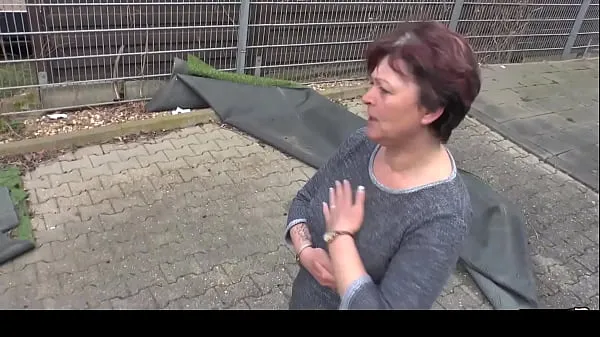 HAUSFRAU FICKEN - German Housewife gets full load on jiggly melons الكبير مقاطع فيديو جديدة