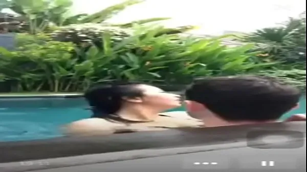 Duże Indonesian fuck in pool during liveświeże filmy