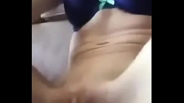 Grandi Young girl masturbating with vibrator nuovi video