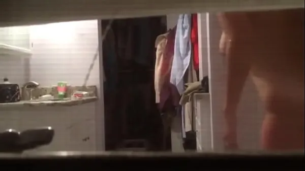 Μεγάλα Spying on Milf towling off through window φρέσκα βίντεο