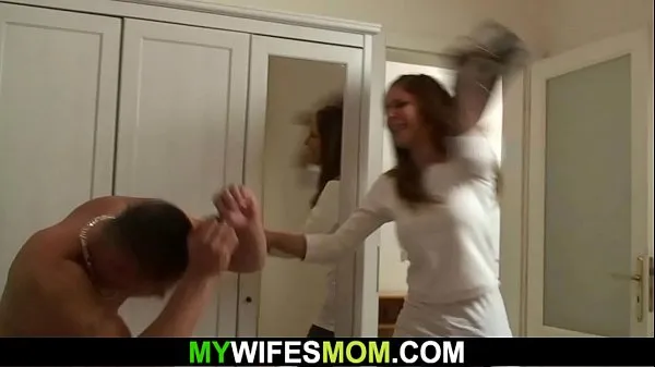 Video besar Son-in-law screws her old hairy pussy segar