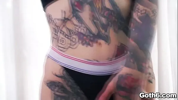 بڑے Crazy tattooed vamp Sydnee Vicious loves getting her pussy pounded hard and deep by a giant cock تازہ ویڈیوز