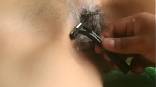 Big I shave her pussy to fuck her and she allows it fresh Videos