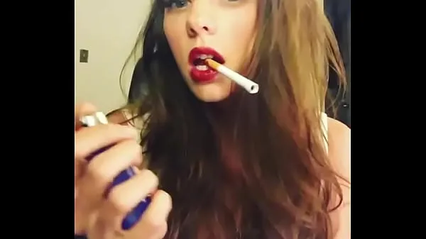 Taze Videolar Hot girl with sexy red lips büyük mü