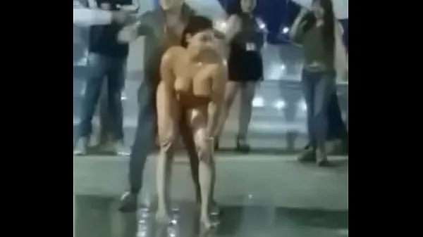 Čerstvá videa Veneca makes a naked striper in Peru velké