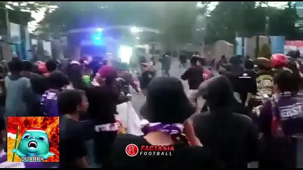 THIS IS A FIGHT BETWEEN SUPPORTERS Part 1 Video baharu besar
