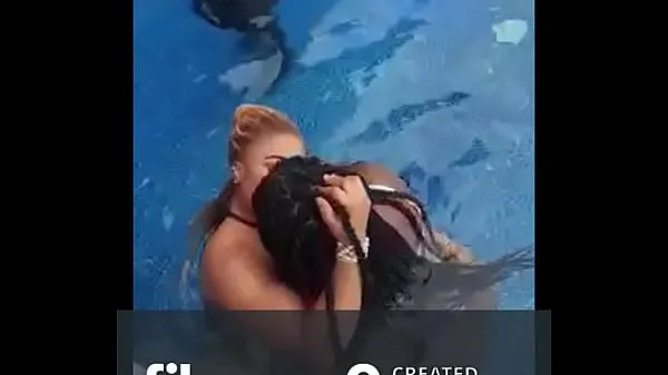 Isoja Lekki Big Girl Gets Her Pussy Sucked In A Beach house Party tuoretta videota