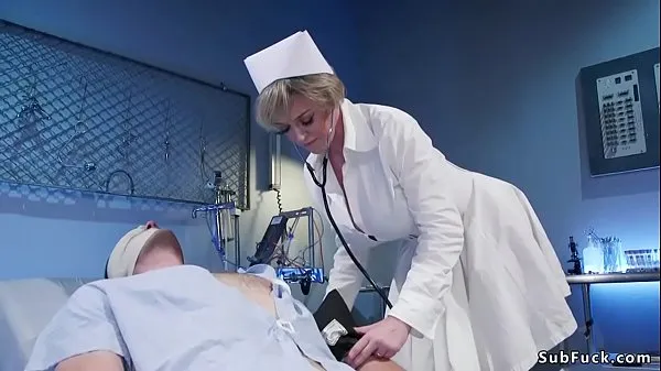 Nagy Busty Milf nurse dominates male patient friss videók