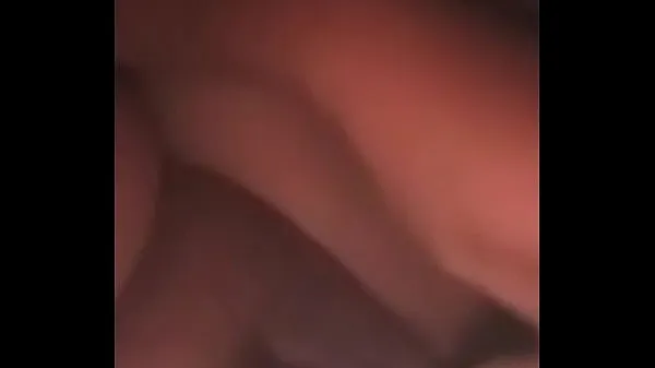 Большие Моя девушка мастурбирует дилдо, которое я ей дал, и кончает свежие видео