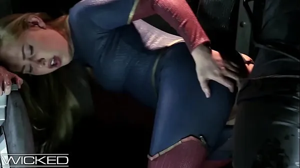 Taze Videolar WickedParodies - Supergirl Seduces Braniac Into Anal Sex büyük mü