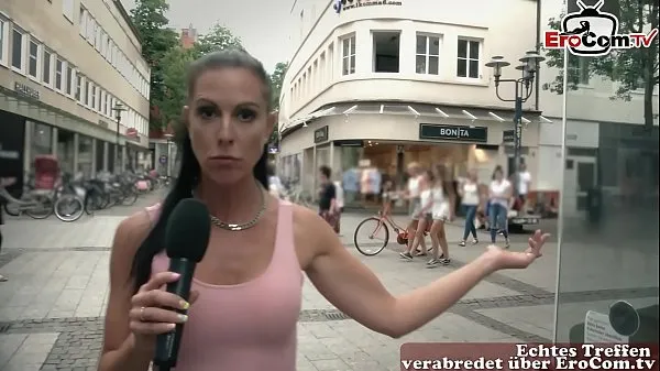 大German milf pick up guy at street casting for fuck新鲜的视频