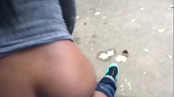 Store Babe bouncing on dick in public ferske videoer
