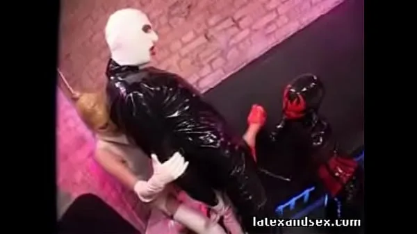 Veliki Latex Angel and latex demon group fetish sveži videoposnetki