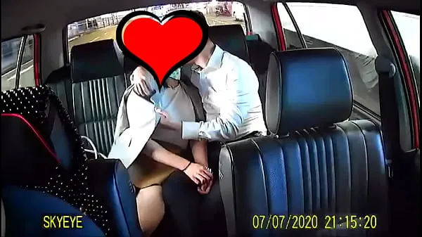 The couple sex on the taxi الكبير مقاطع فيديو جديدة