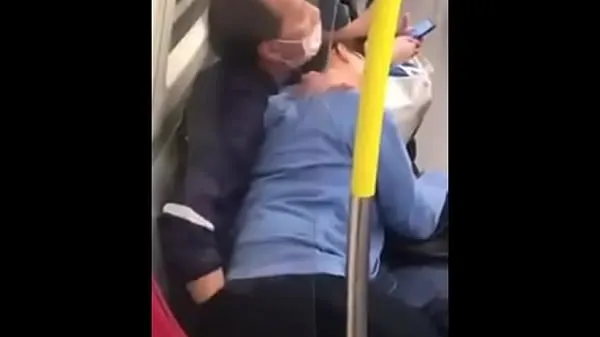Μεγάλα Men and women on the MRT φρέσκα βίντεο
