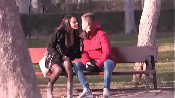 Nagy Wanna do a street blowjob?" Lucia picks up a lucky guy in the Madrid park friss videók
