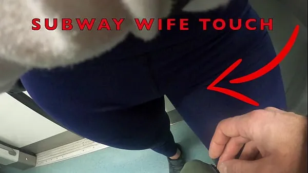 Store My Wife Let Older Unknown Man to Touch her Pussy Lips Over her Spandex Leggings in Subway ferske videoer