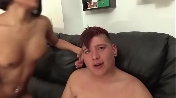 크고 신선한 비디오Isis the trans babe shows Jose what sex is really like
