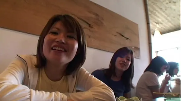 بڑے 2 female japanese backpacker meets some older guys and have fun in a hostel تازہ ویڈیوز