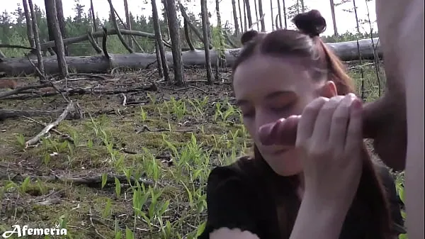 Большие Отсосала во Время Прогулки по Лесу и Проглотила Сперму свежие видео