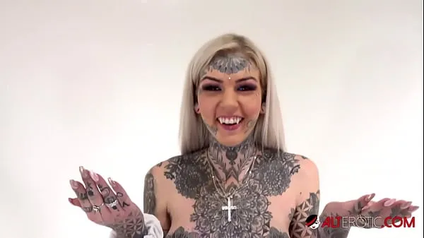 Big Tattooed Amber Luke rides the tremor for the first time fresh Videos