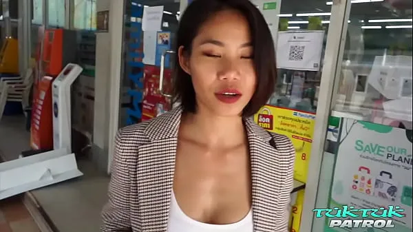 Store Sexy Bangkok dream girl unleashes tirade of pleasure on white cock ferske videoer