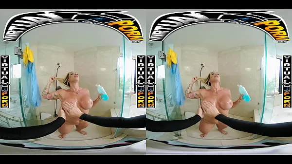 Busty Blonde MILF Robbin Banx Seduces Step Son In Shower الكبير مقاطع فيديو جديدة