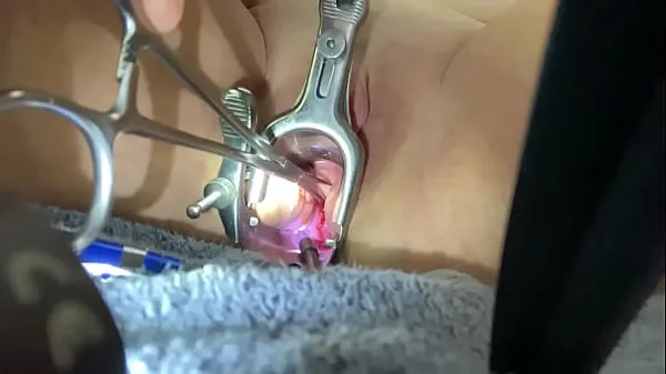 Veliki Grim tool grips cervix sveži videoposnetki