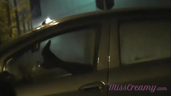 Video besar Sharing my slut wife with a stranger in car in front of voyeurs in a public parking lot - MissCreamy segar