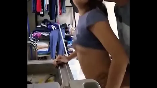 大Cute amateur Mexican girl is fucked while doing the dishes新鲜的视频