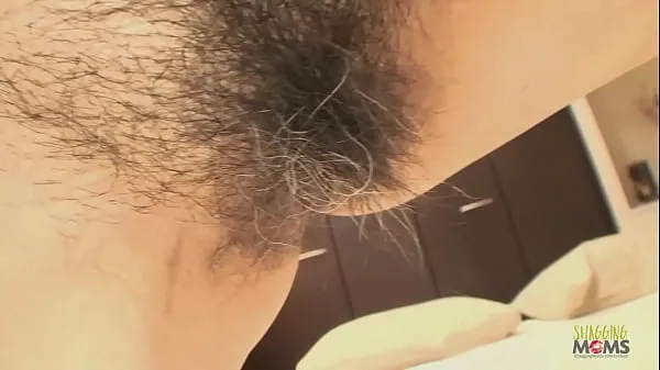 Video lớn Asian mature lady with hairy and grey bush gets a sloppy creampie mới