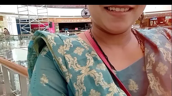 Video besar Sexy Aunty Pissing In Public Toilet In Mumbai Mall segar
