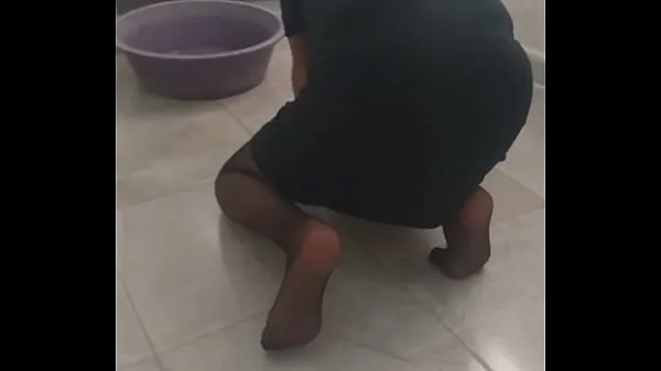 بڑے Sexy stepmother in hijab is cleaning house تازہ ویڈیوز