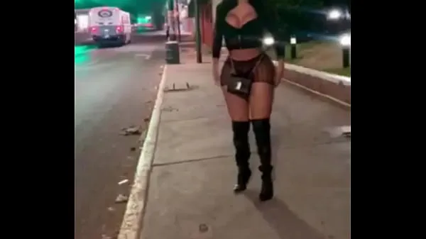 Stora MEXICAN PROSTITUTE WITH HER ASS SHOWING IT IN PUBLIC färska videor
