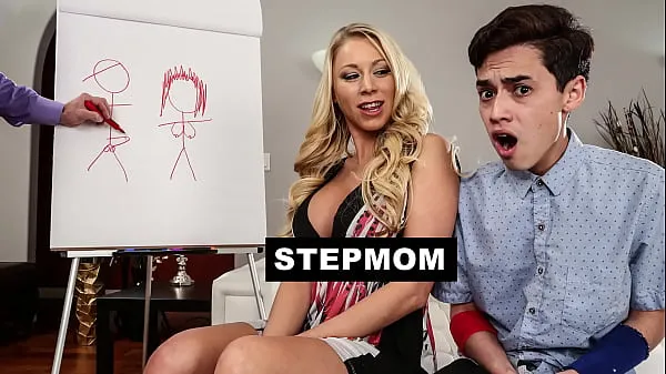 大Stepmom Katie Morgan Helps Juan El Caballo Loco Lose His Virginity新鲜的视频