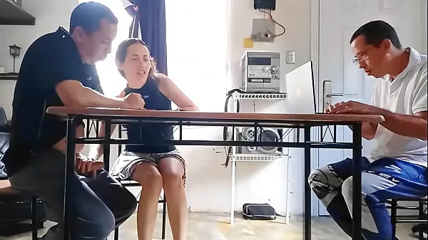 بڑے While the cuckold does the math, his cheating wife drains the contractor's cum under the table تازہ ویڈیوز