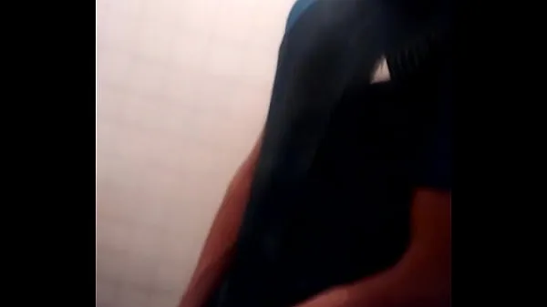 Große Blowjob im öffentlichen Badezimmer endet mit Sperma im Gesicht frischen Videos