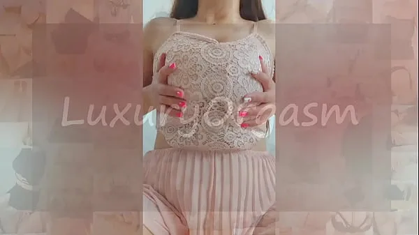 Veľké Sexy babe with huge breasts excites her big nipples in front of the camera - Luxury Orgasm čerstvé videá