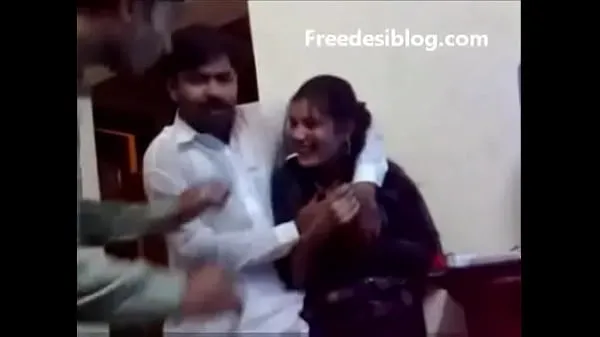Store Pakistani Desi girl and boy enjoy in hostel room ferske videoer